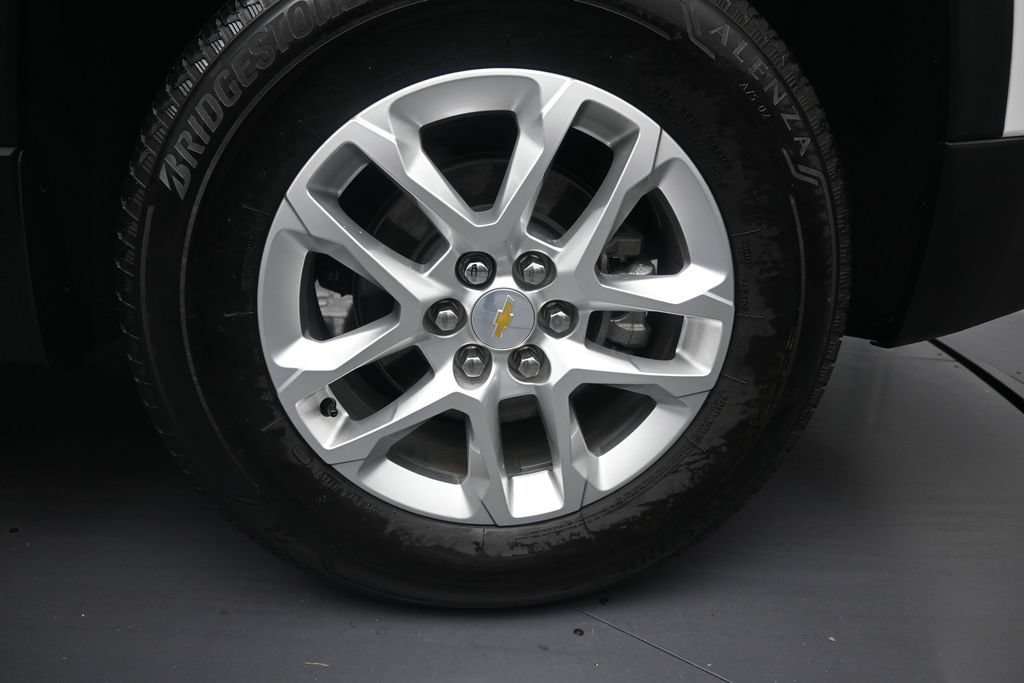 Used 2023 Chevrolet Traverse LS FWD image 10