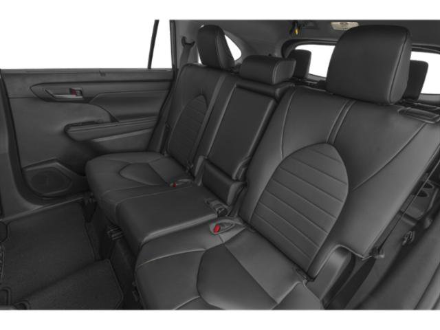 Used 2023 Toyota Highlander XLE AWD/4WD image 15