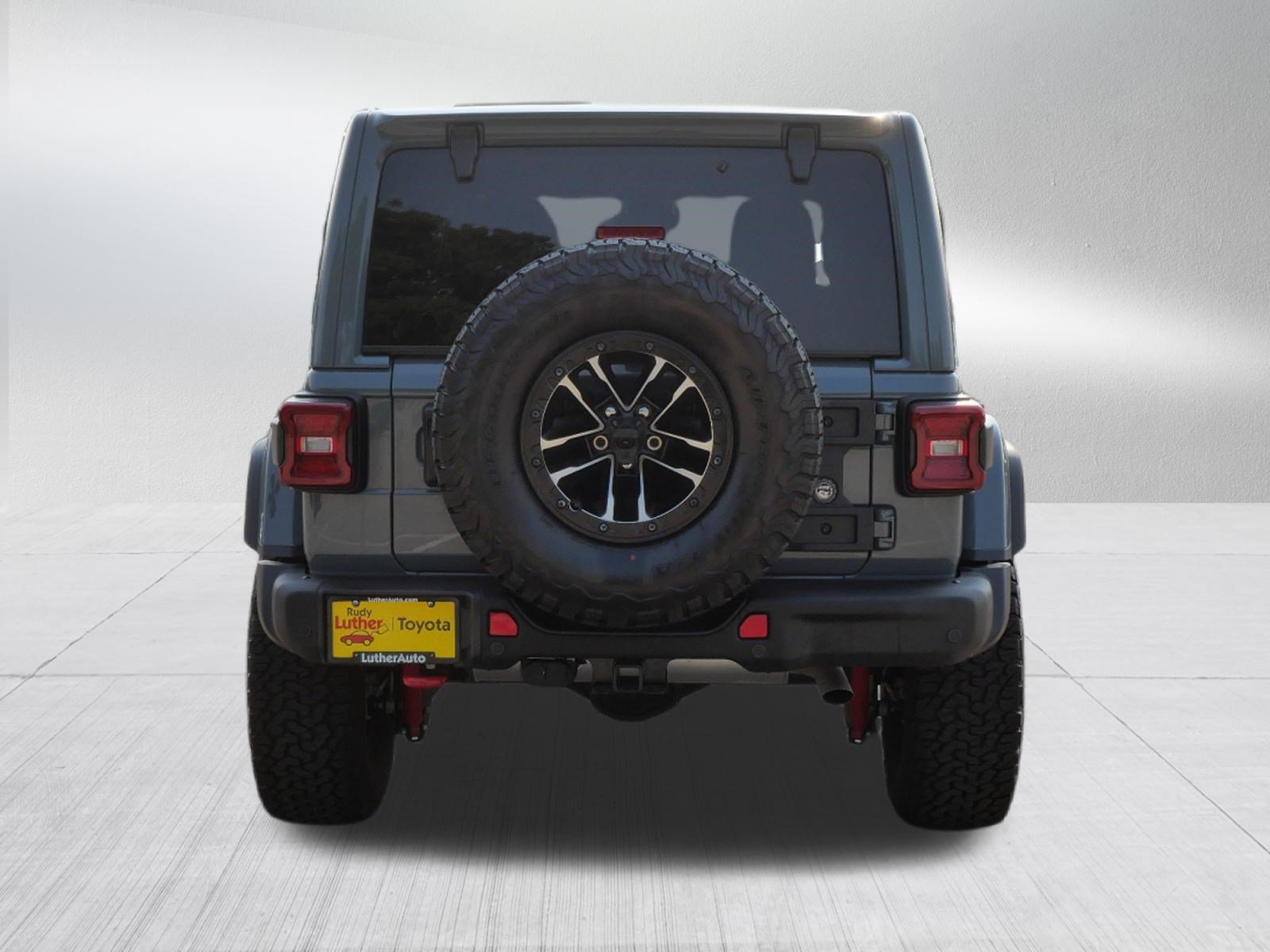 Used 2025 Jeep Wrangler Unlimited Rubicon AWD/4WD image 6