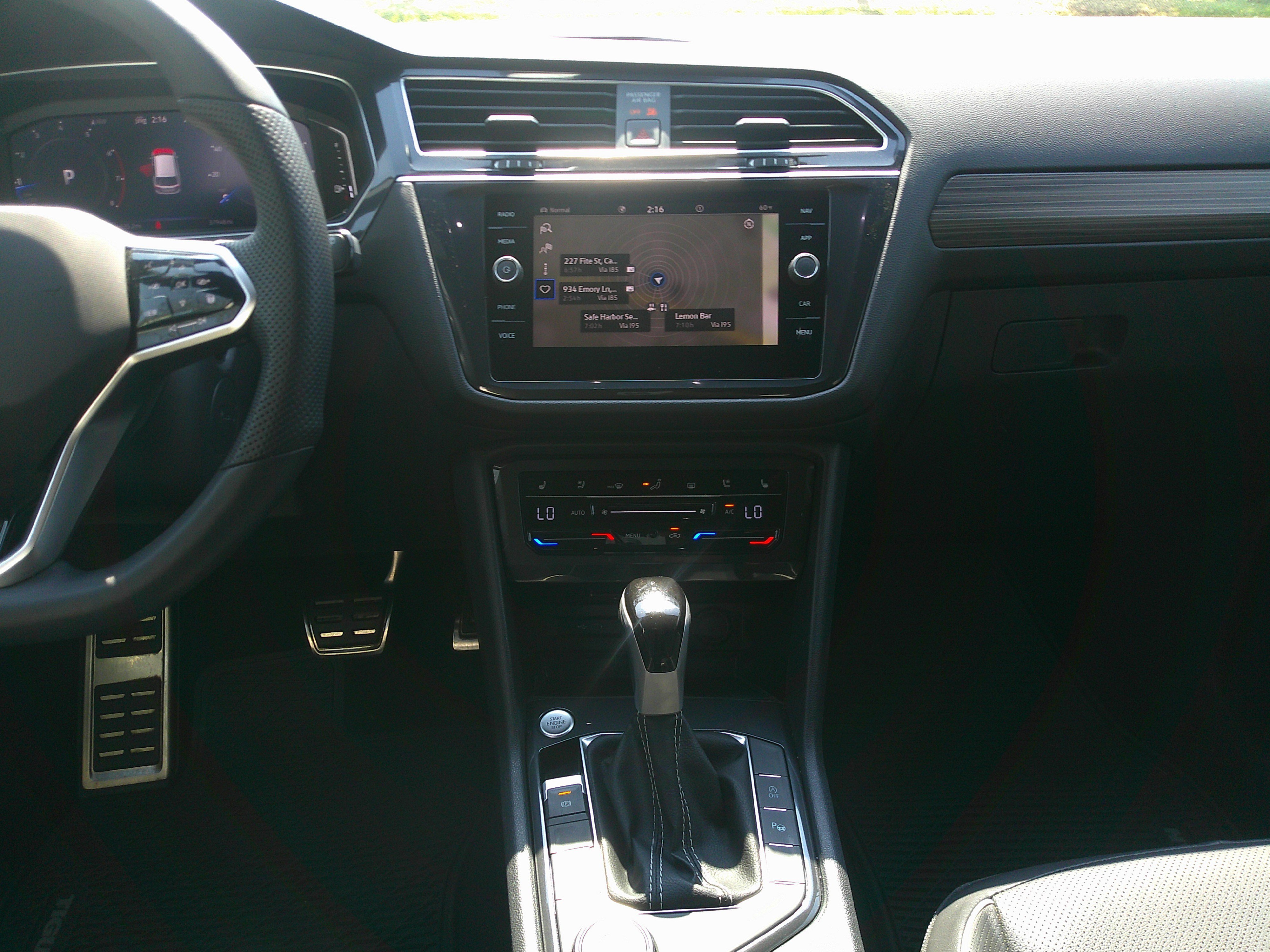 Used 2024 Volkswagen Tiguan SEL R-Line image 32