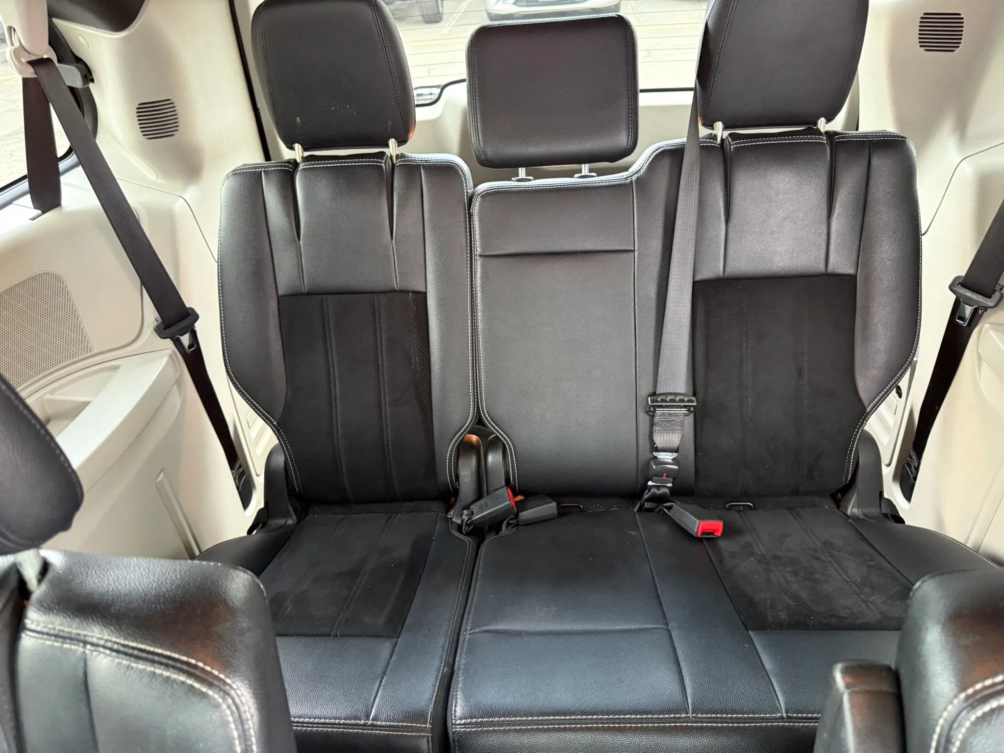 Used 2018 Dodge Grand Caravan SXT FWD image 33