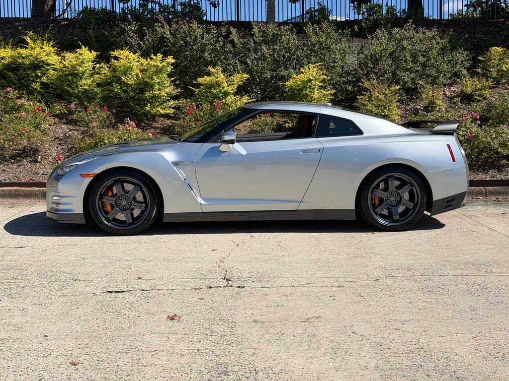 Used 2015 Nissan GT-R Black Edition image 6