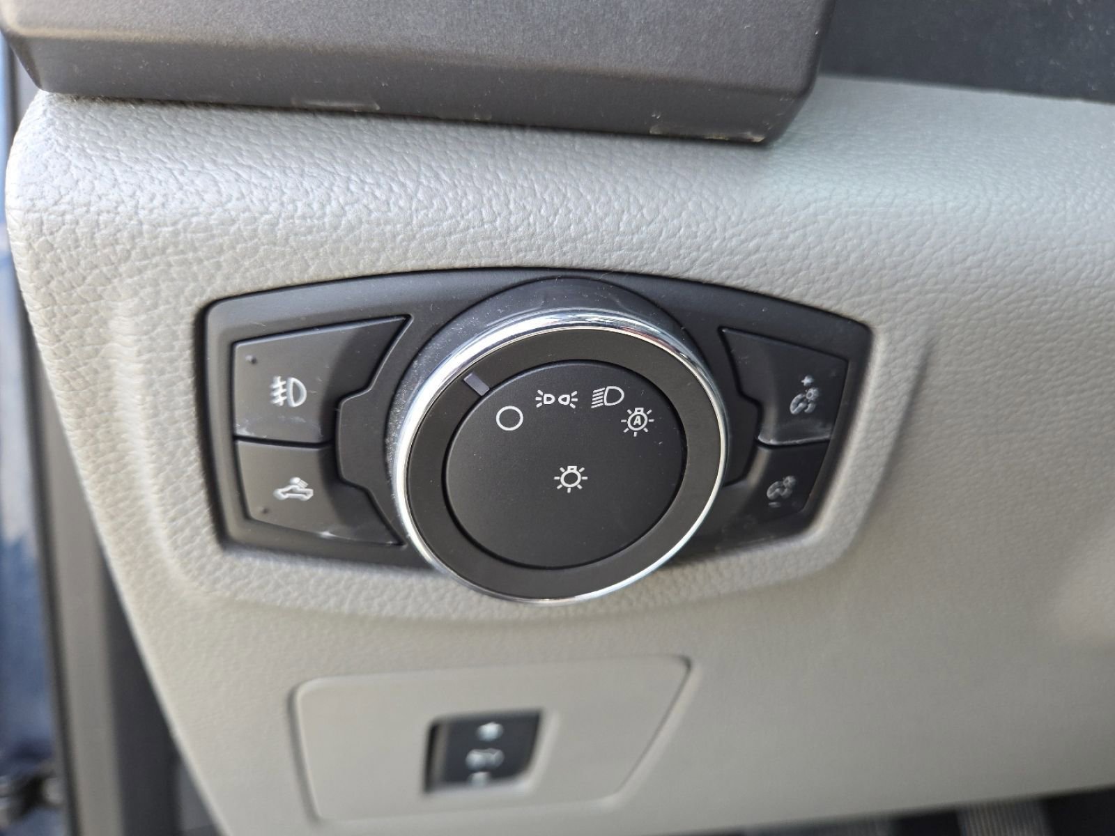 Used 2015 Ford F150 XLT w/ Equipment Group 302A Luxury RWD image 8
