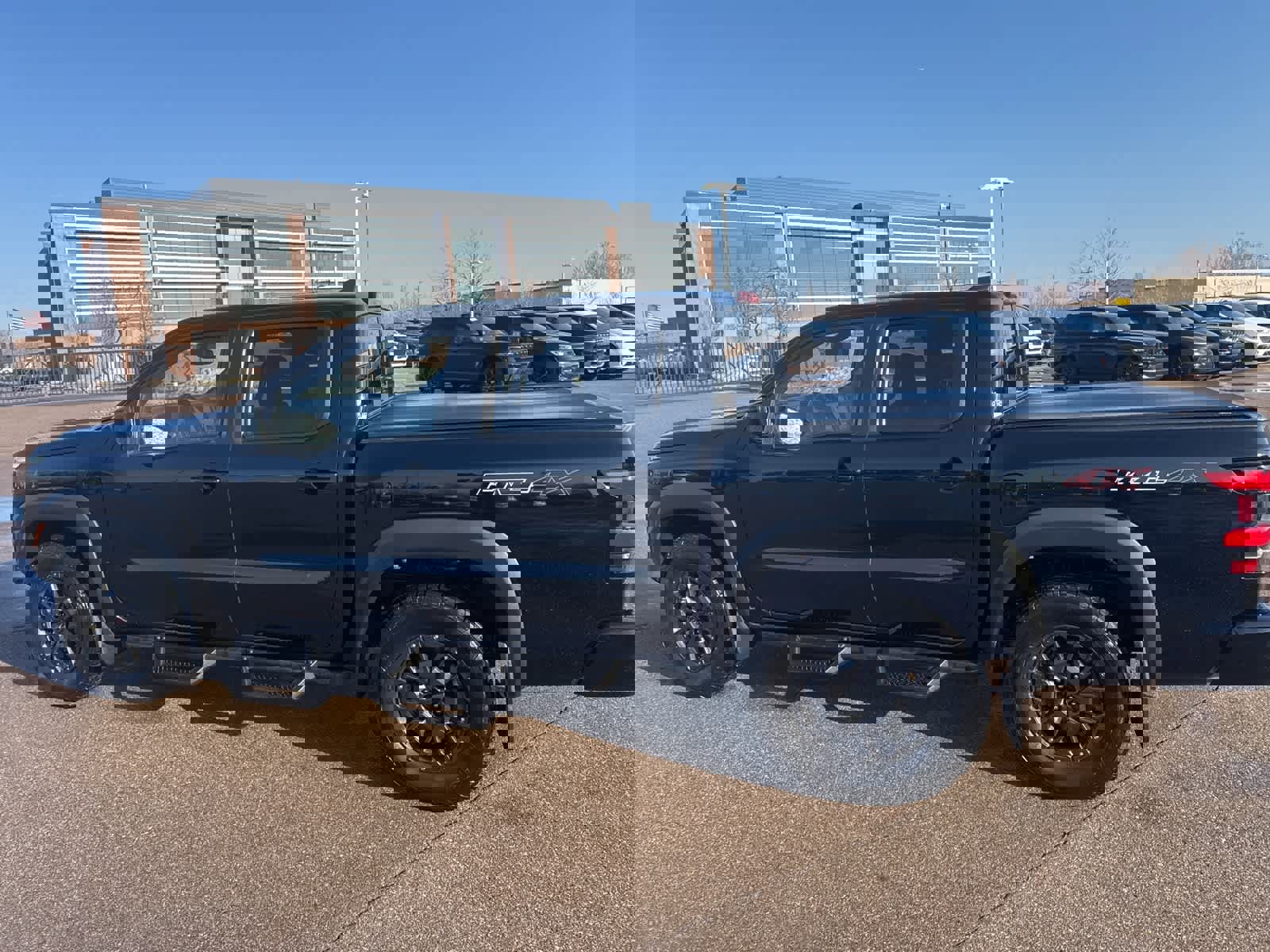 Used 2022 Nissan Frontier PRO-4X w/ Pro-4X Premium Package image 17