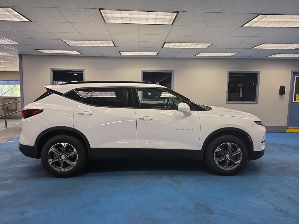 Certified 2024 Chevrolet Blazer LT w/ Convenience Package FWD image 2
