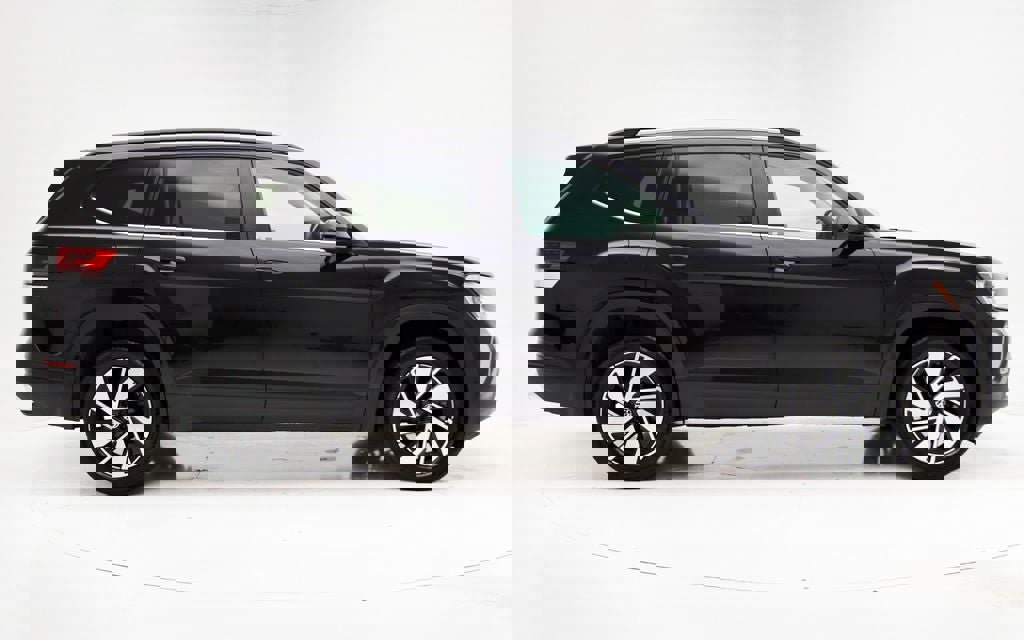 Used 2024 Volkswagen Atlas SE image 3