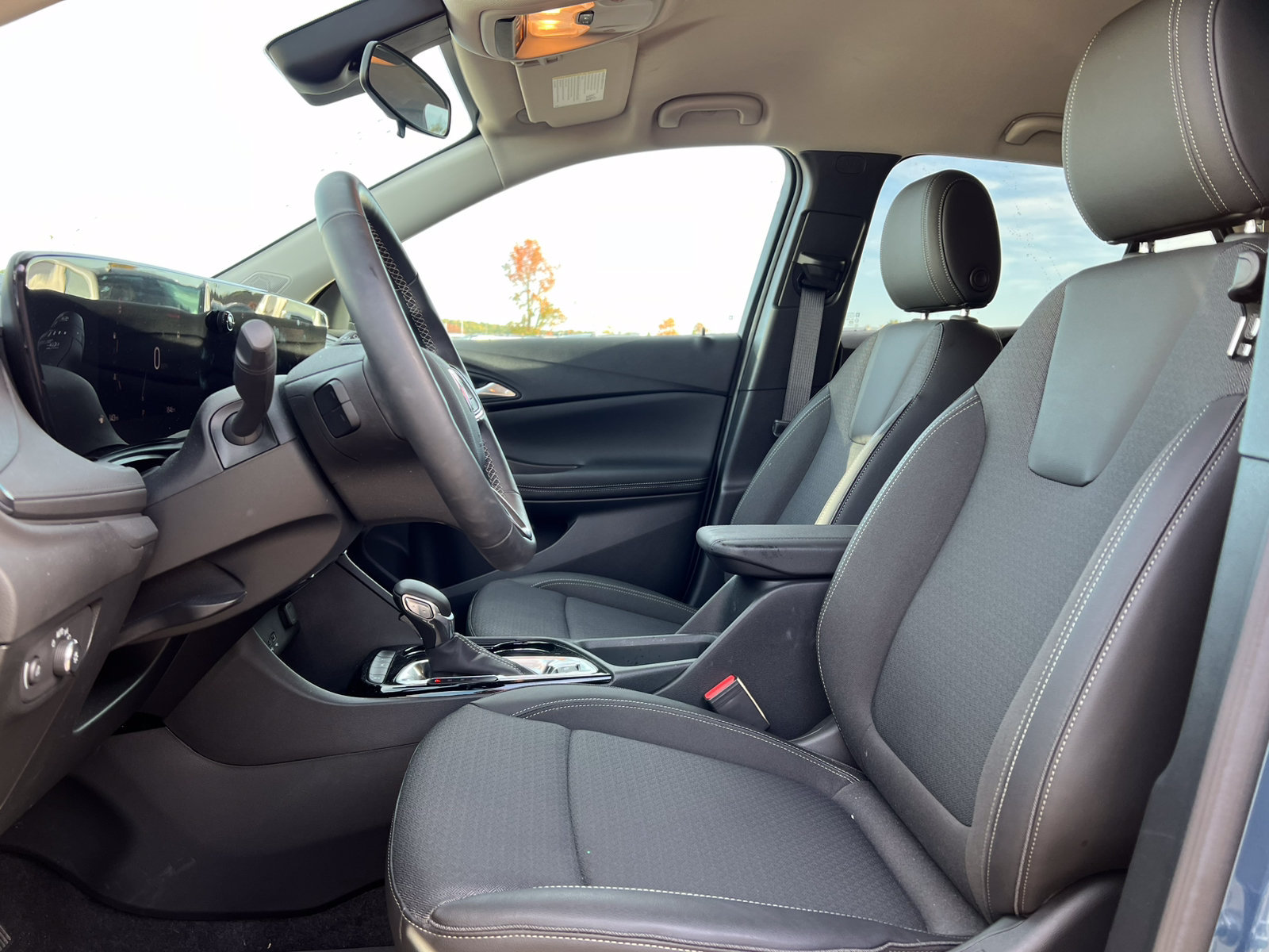 Certified 2024 Buick Encore GX Preferred w/ Comfort Package FWD image 4