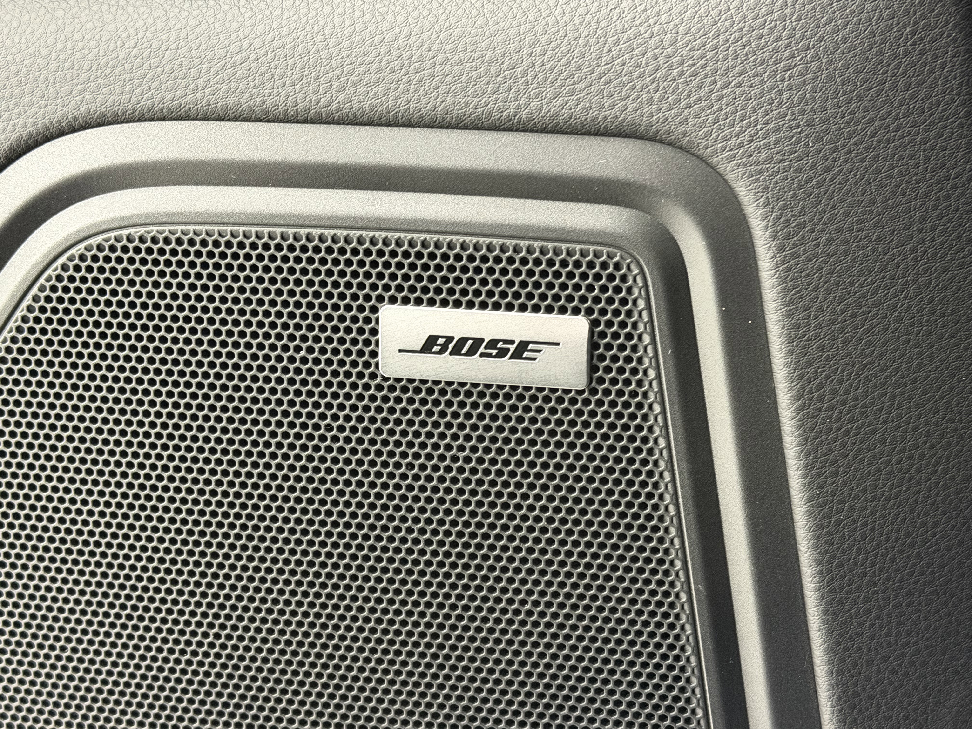 Certified 2025 Porsche Macan image 30