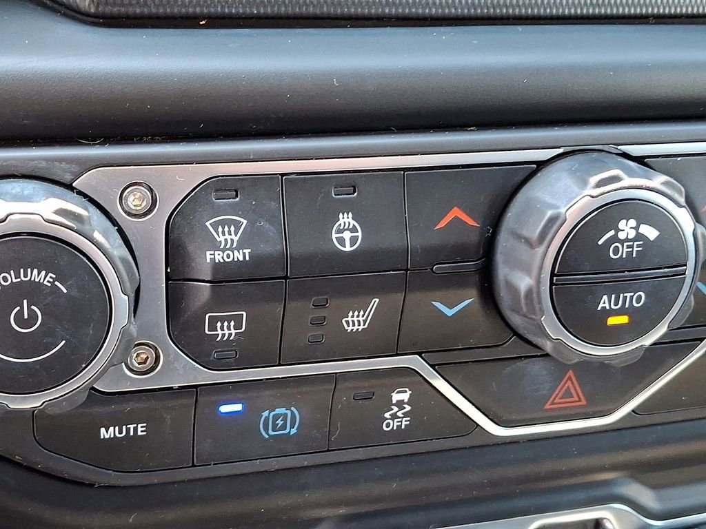 Used 2023 Jeep Wrangler Unlimited Sahara w/ Cold Weather Group AWD/4WD image 26