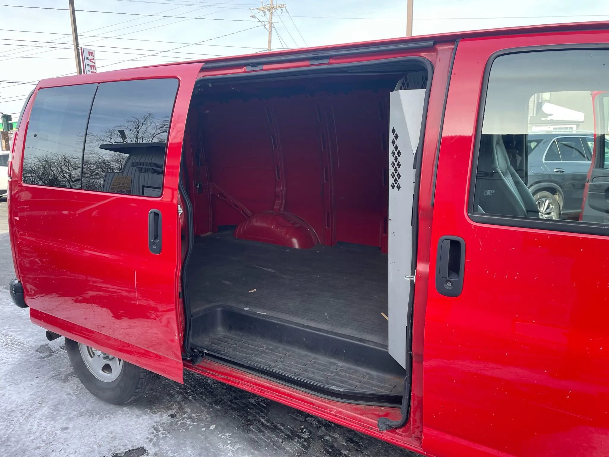 Used 2007 Chevrolet Express 1500 AWD image 7