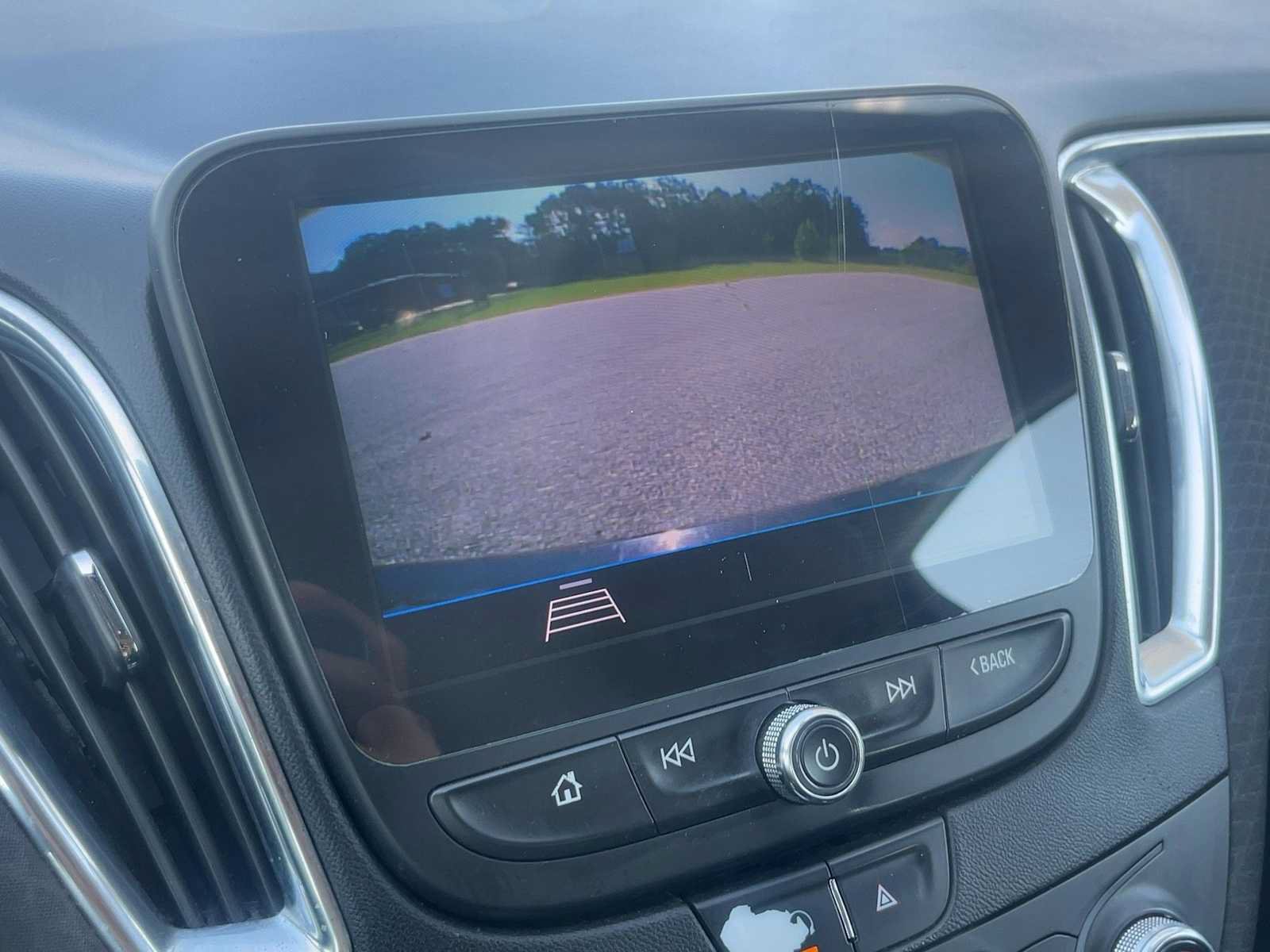 Used 2020 Chevrolet Malibu LT FWD image 18