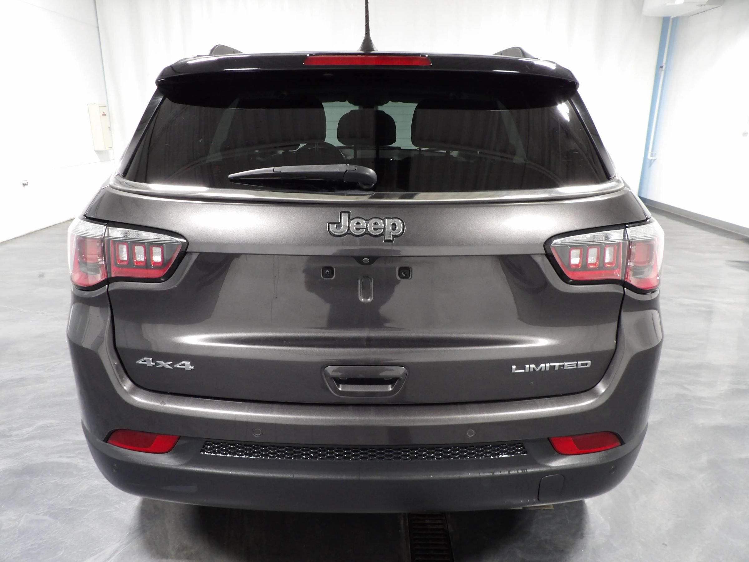 Used 2019 Jeep Compass Limited w/ Safety & Security Group AWD/4WD image 5