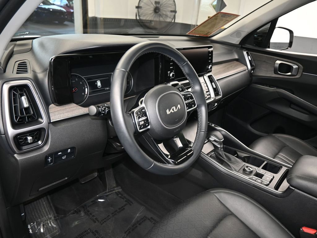 Used 2023 Kia Sorento X-Line EX image 10