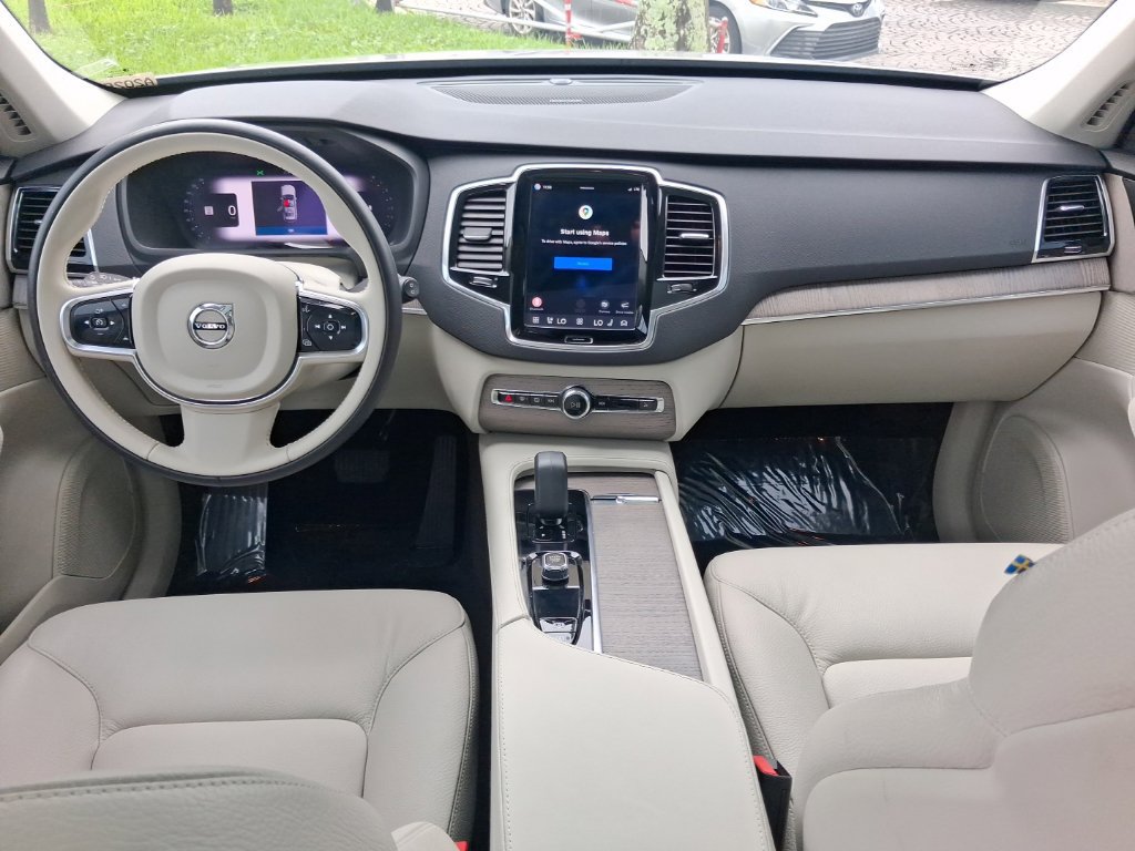 Used 2024 Volvo XC90 B5 Plus w/ Protection Package Premier AWD/4WD image 9