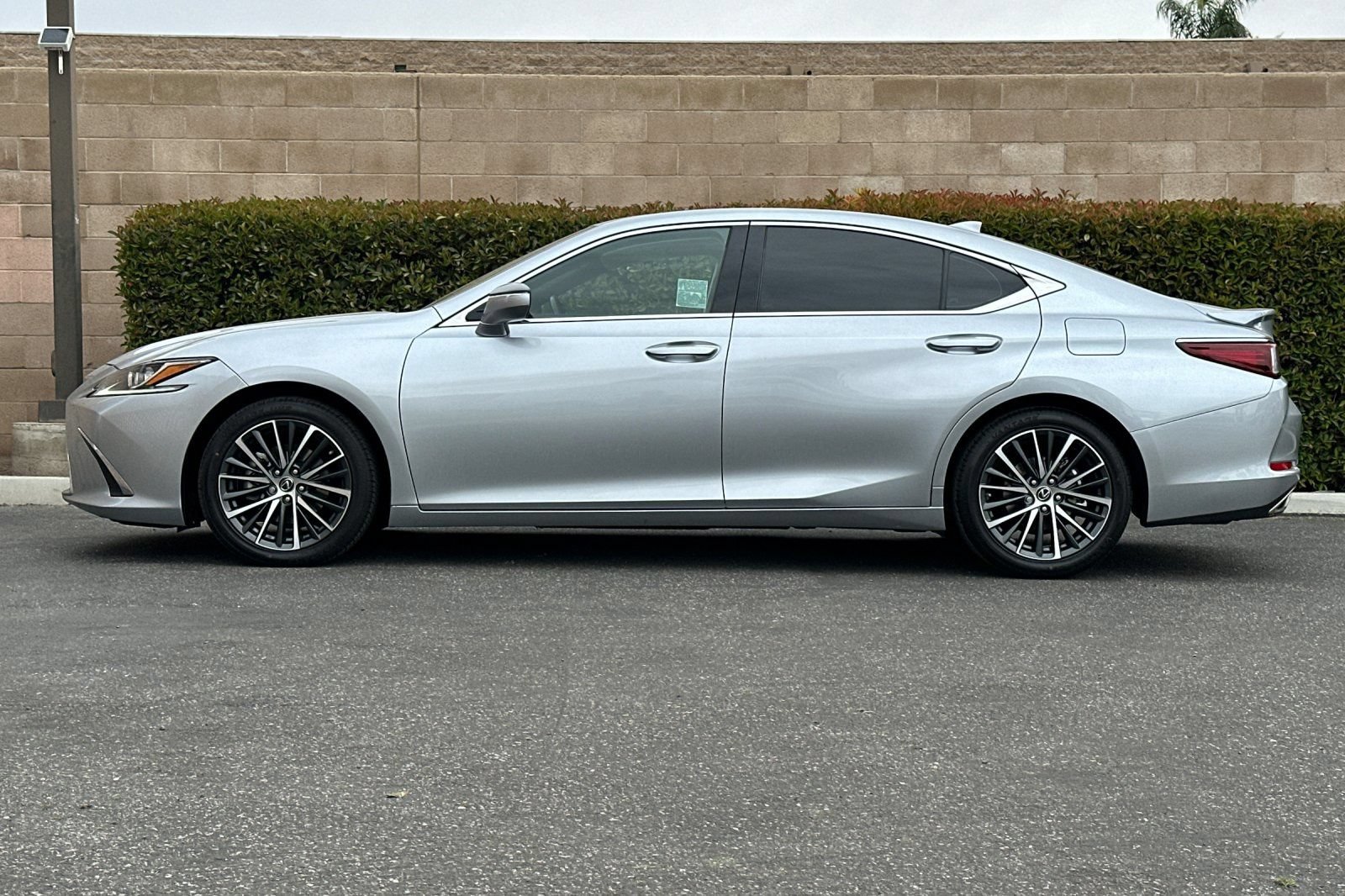 Certified 2023 Lexus ES 350 w/ Accessory Package (Z2) FWD image 7