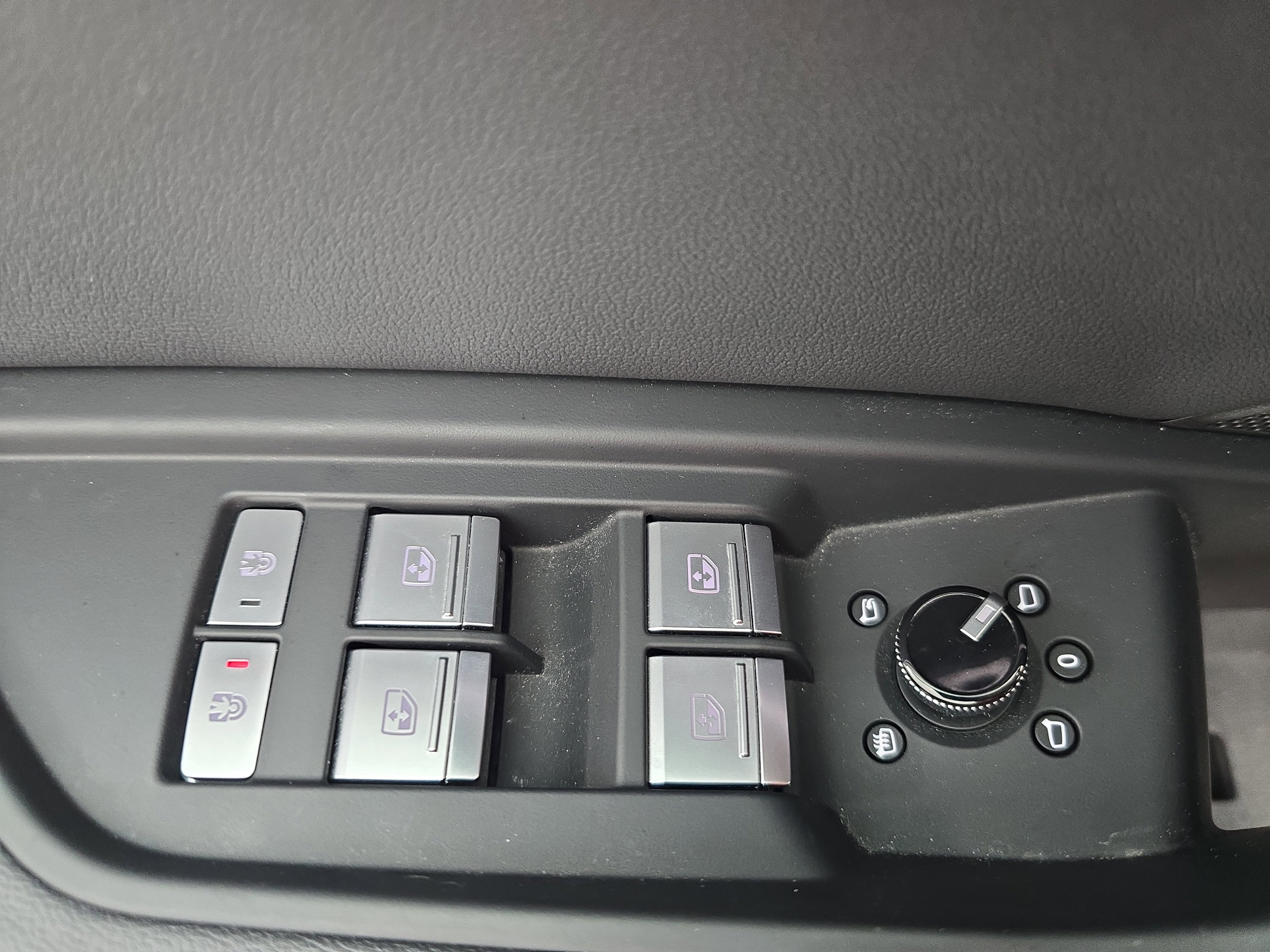 Used 2023 Audi e-tron Premium Plus w/ Premium Plus Package image 28