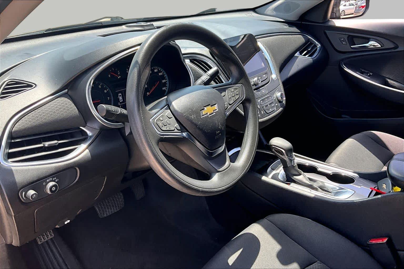 Used 2021 Chevrolet Malibu LT FWD image 17