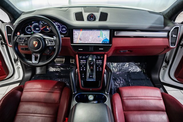 Used 2021 Porsche Cayenne Turbo image 16