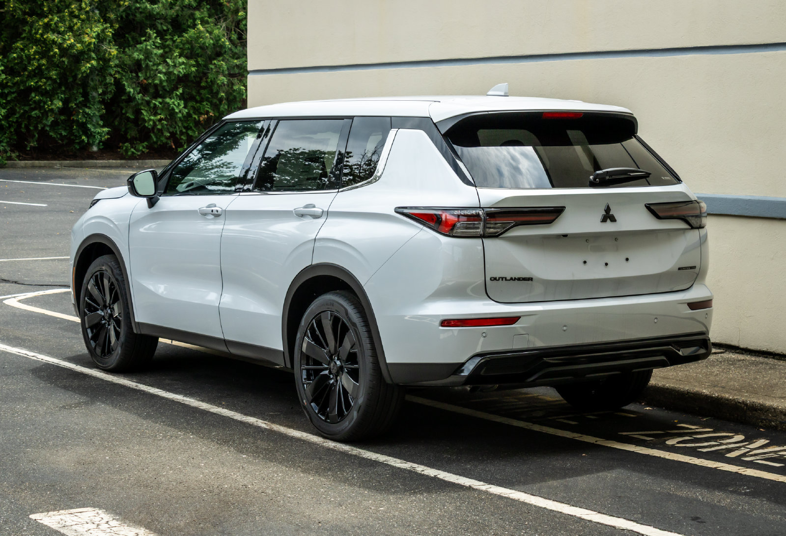 New 2026 Mitsubishi Outlander LE AWD/4WD image 5