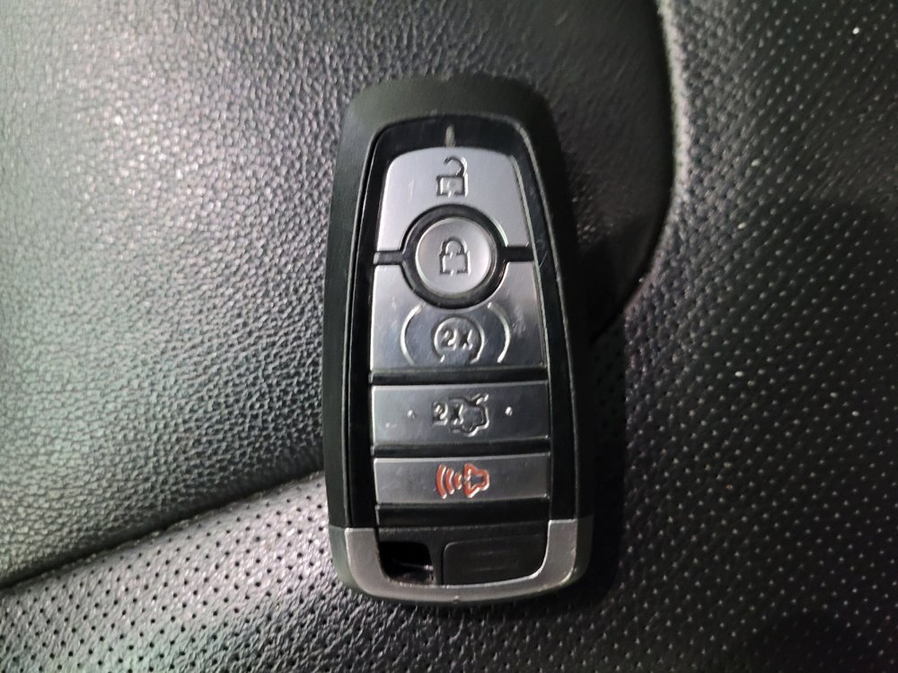 Used 2019 Ford Edge Titanium w/ Equipment Group 301A AWD/4WD image 32
