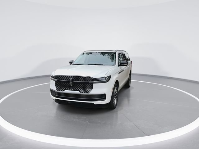 New 2025 Lincoln Navigator L Reserve AWD/4WD image 3