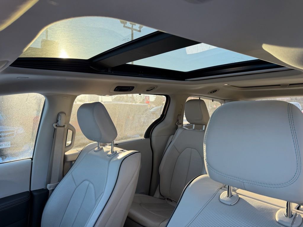 Used 2017 Chrysler Pacifica Platinum image 14