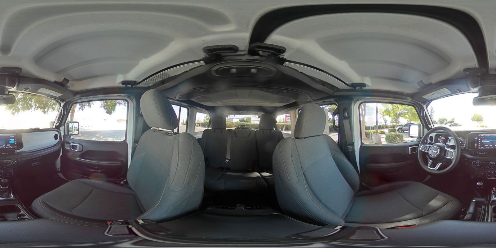 Used 2025 Jeep Wrangler Sahara image 41