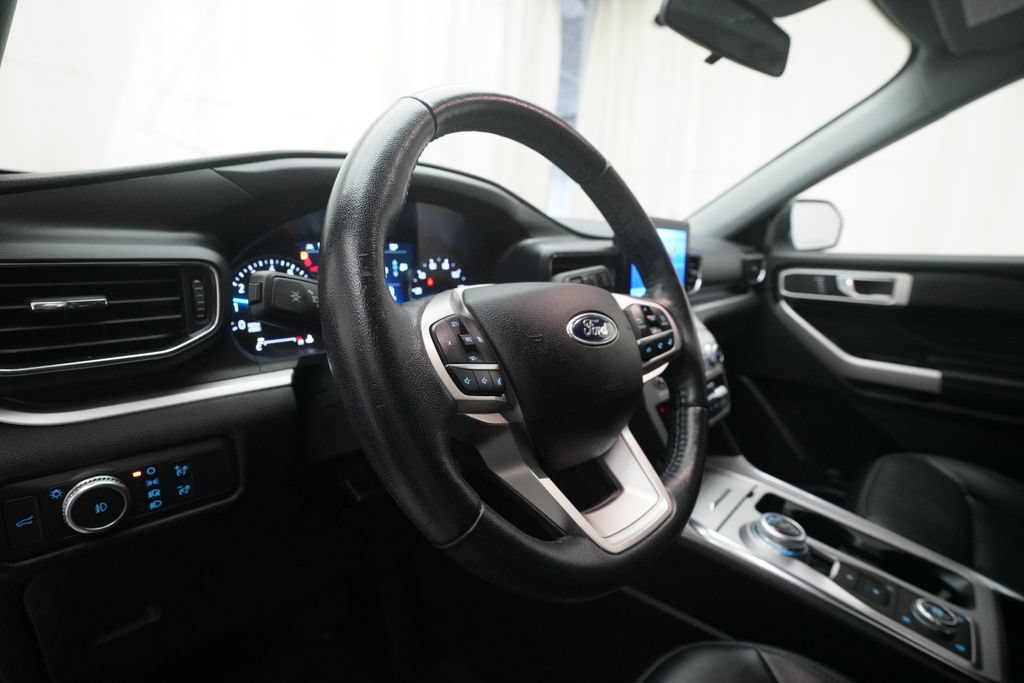 Used 2021 Ford Explorer XLT w/ Equipment Group 202A AWD/4WD image 8