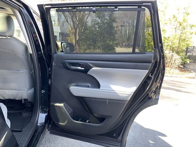 Used 2023 Toyota Highlander XLE image 11