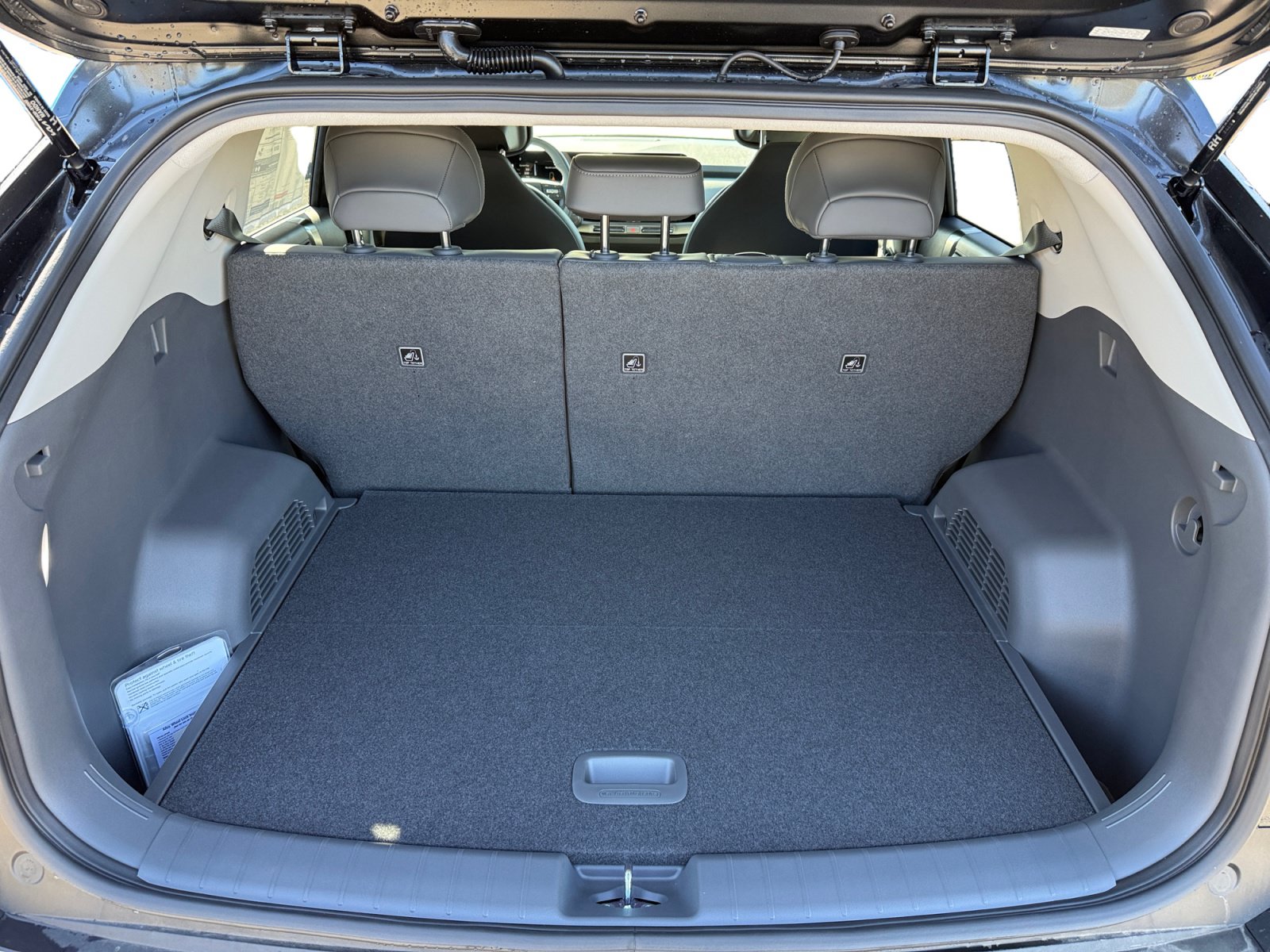 New 2027 Kia EV3 Wind FWD image 17