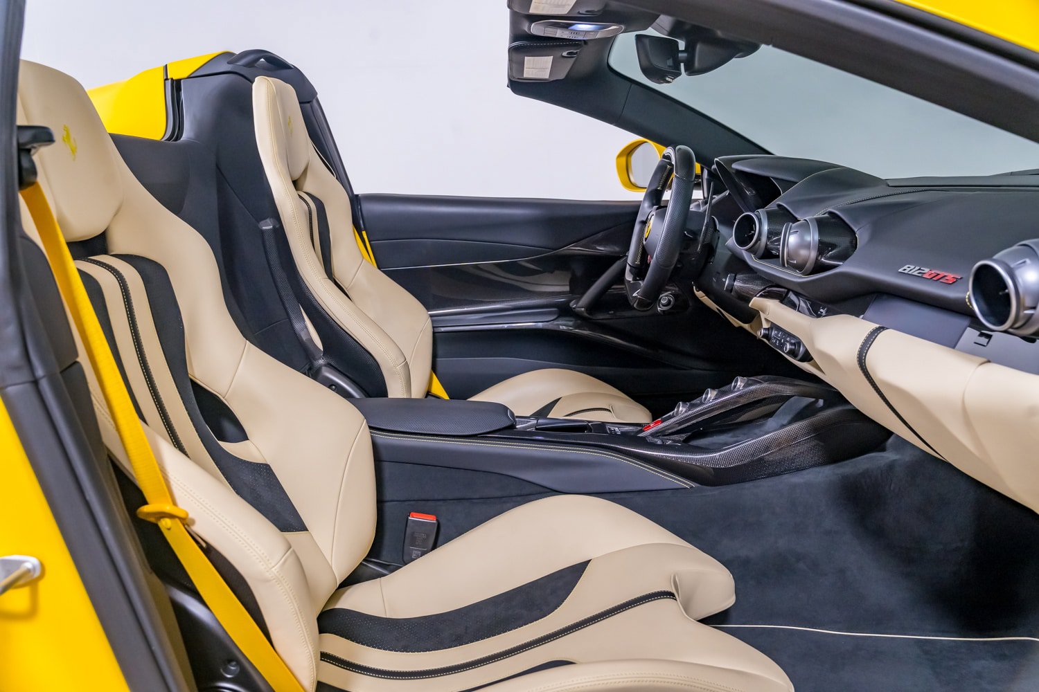 Used 2022 Ferrari 812 GTS RWD image 39