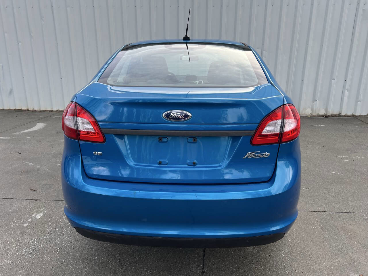 Used 2013 Ford Fiesta SE FWD image 4