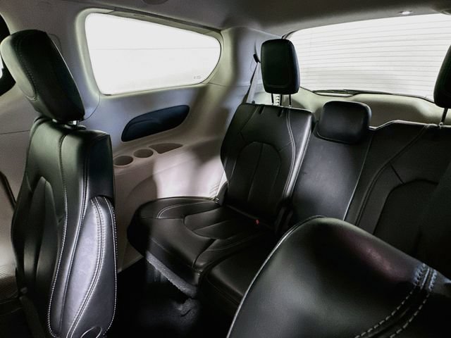 Used 2023 Chrysler Pacifica Touring-L FWD image 25