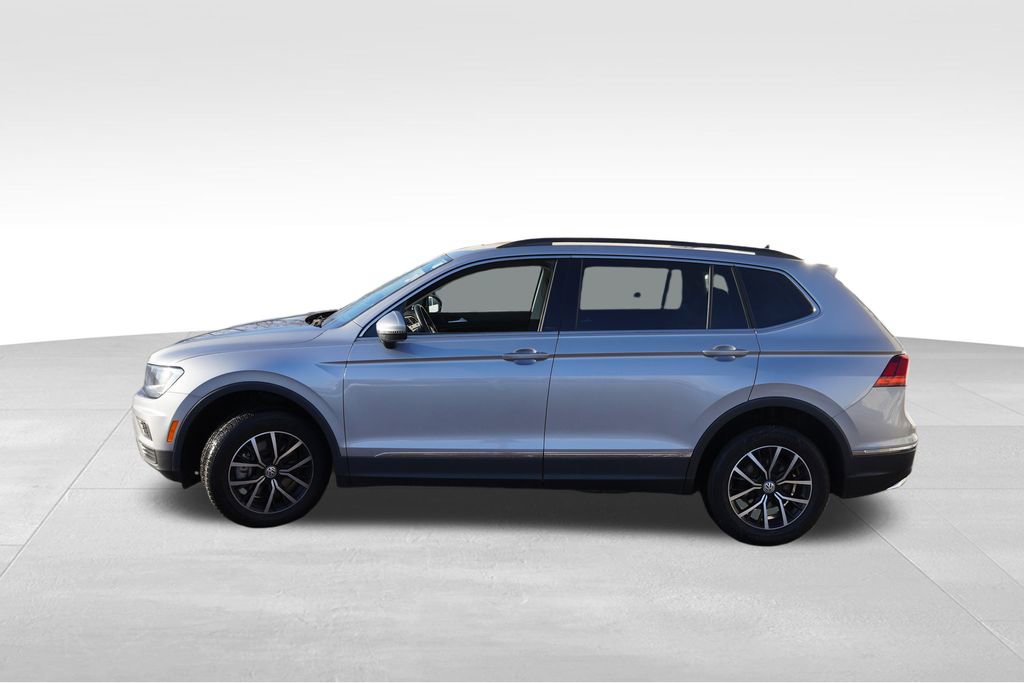 Used 2021 Volkswagen Tiguan SE w/ Panoramic Sunroof Package image 9