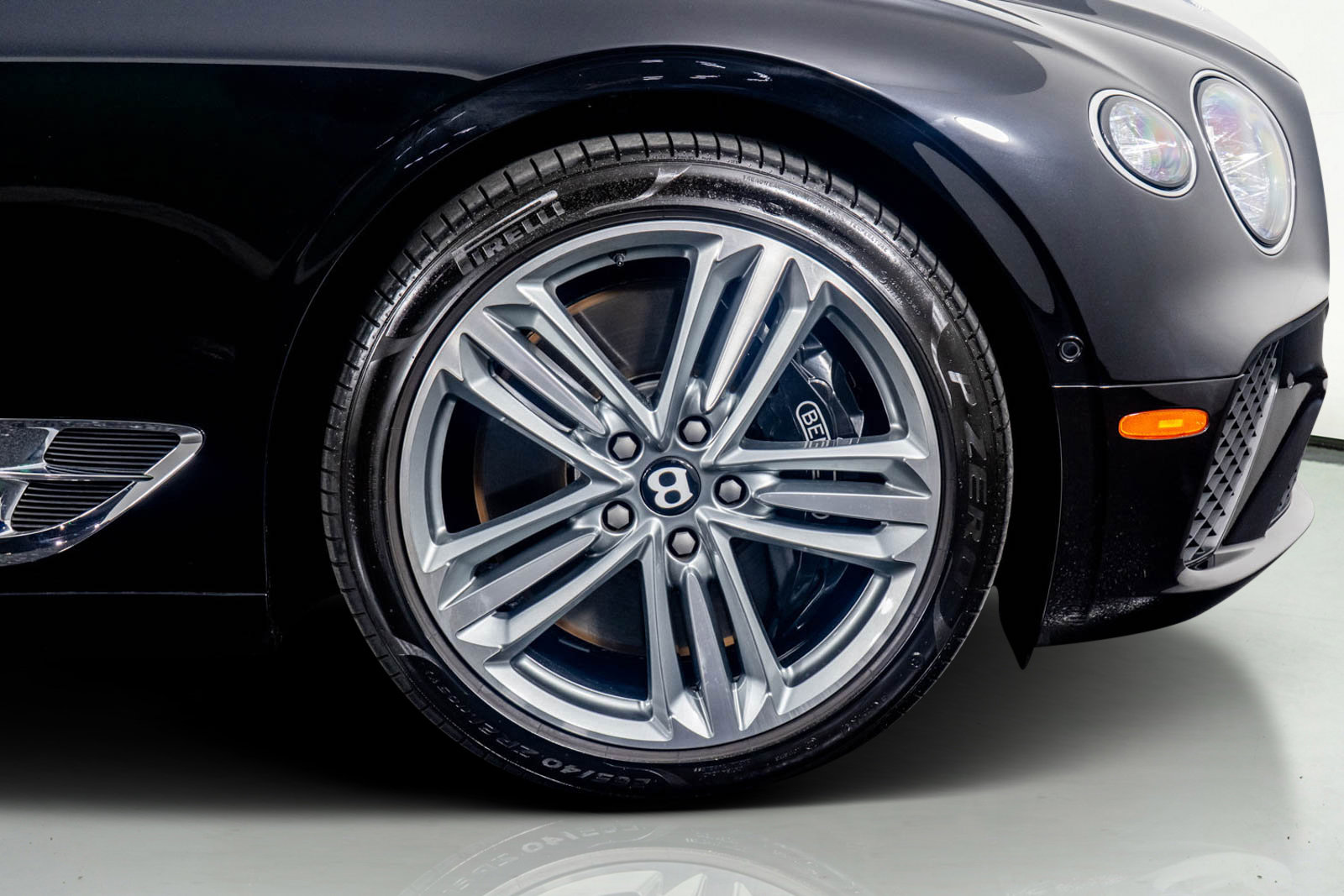 Used 2023 Bentley Continental GT V8 image 9