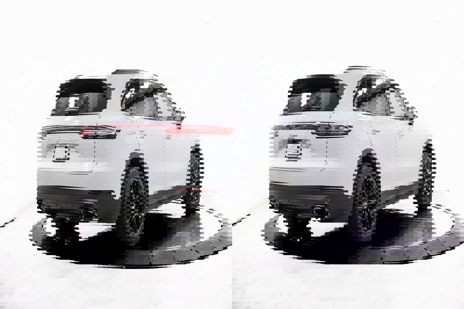 Certified 2023 Porsche Cayenne image 7