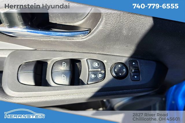 Used 2024 Nissan Kicks SR w/ SR Premium Package FWD image 7