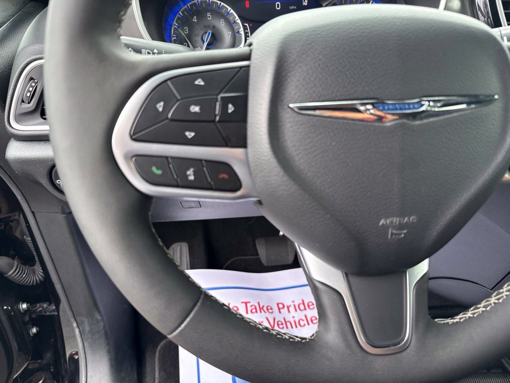 Used 2025 Chrysler Pacifica Select FWD image 16