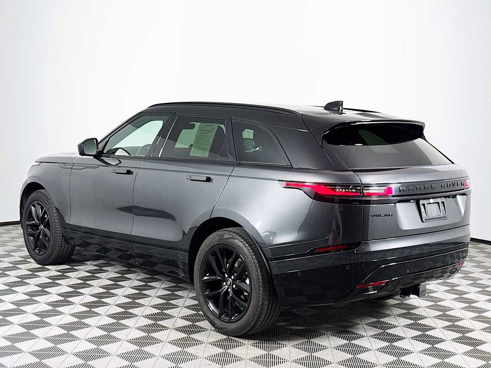 Used 2025 Land Rover Range Rover Velar Dynamic SE image 7