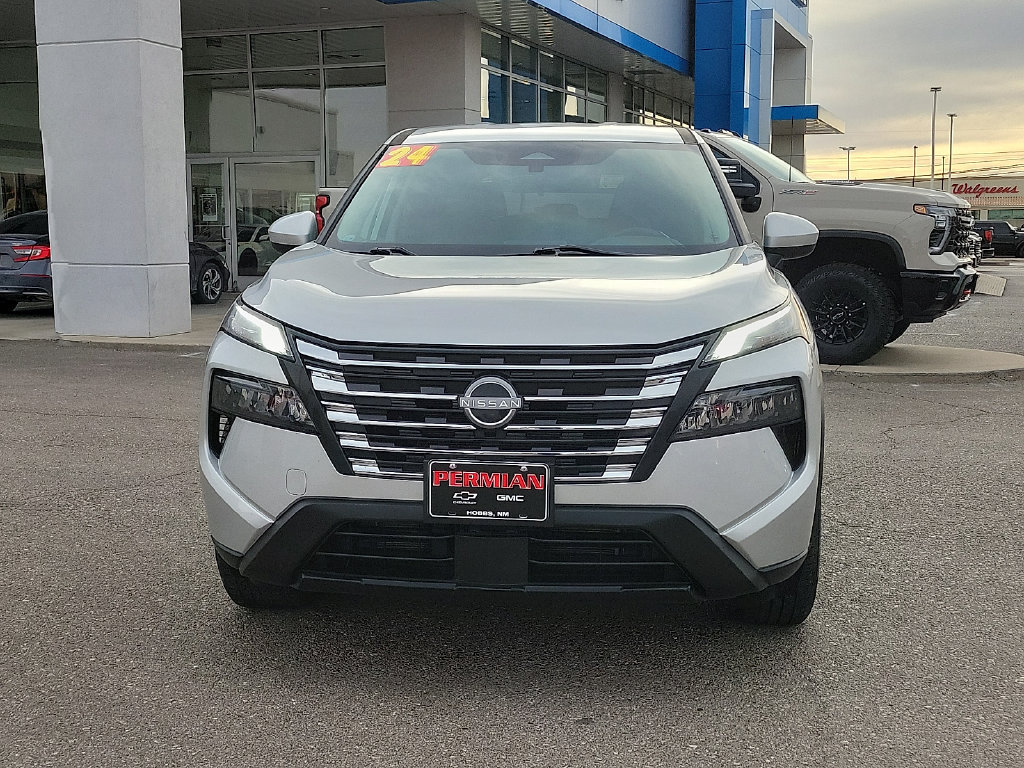 Used 2024 Nissan Rogue SV AWD/4WD image 3