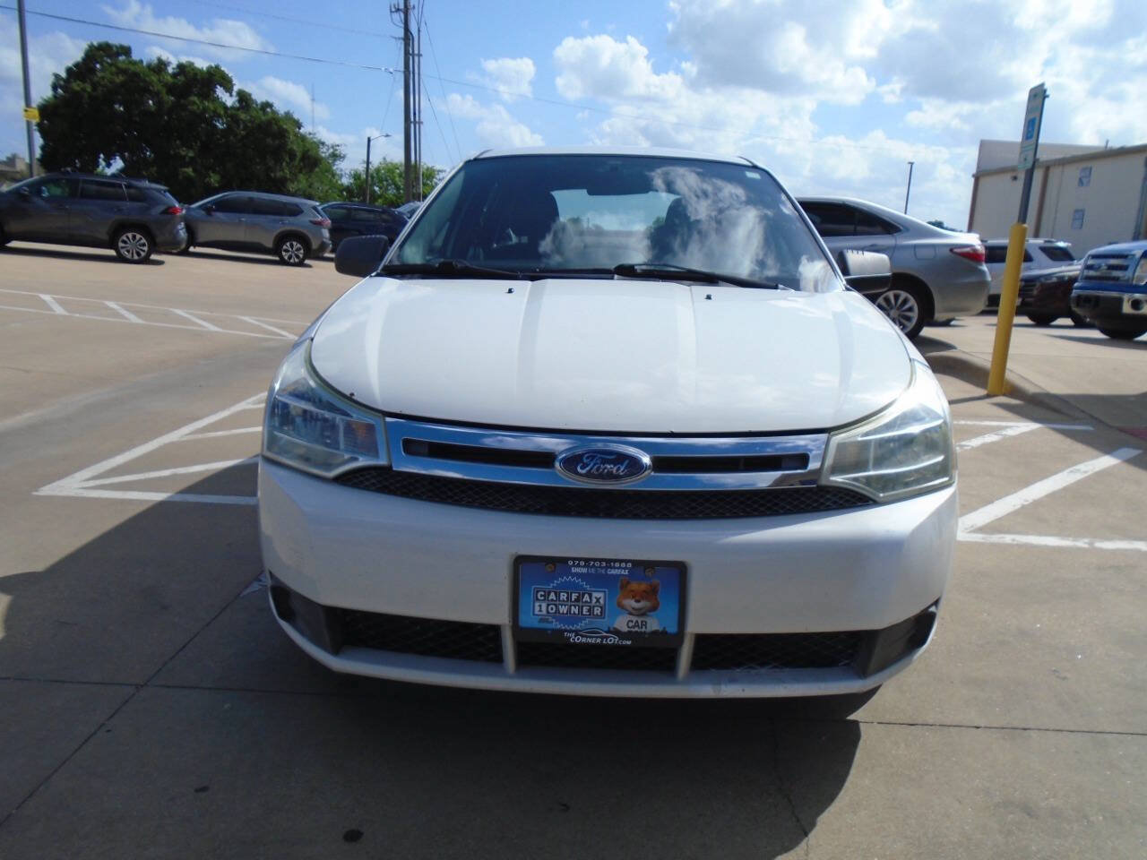 Used 2009 Ford Focus SE FWD image 2