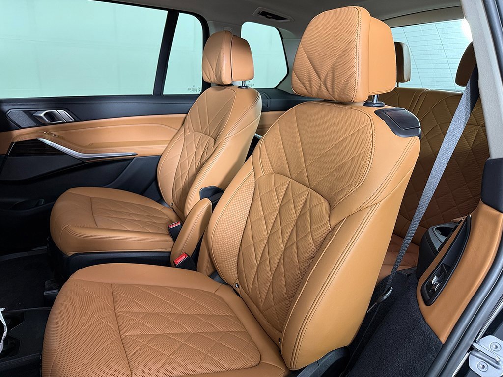 Used 2023 BMW X7 xDrive40i w/ Premium Package image 33