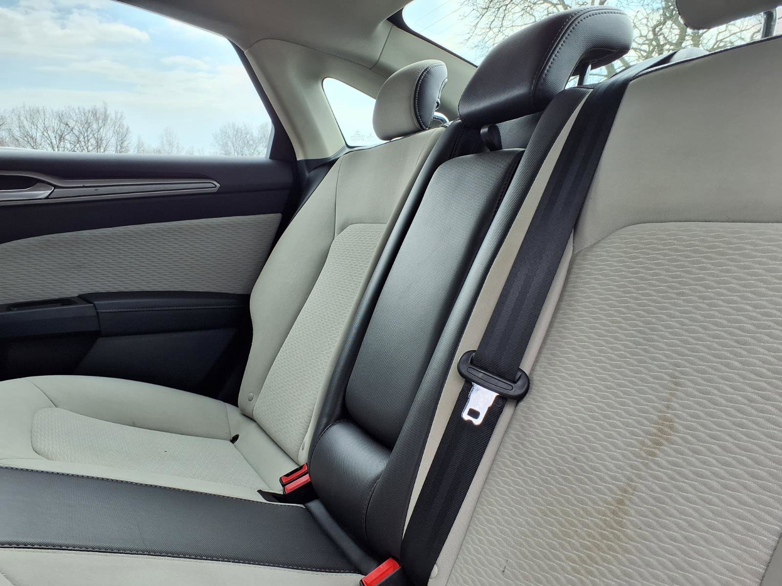 Used 2019 Ford Fusion SE image 7