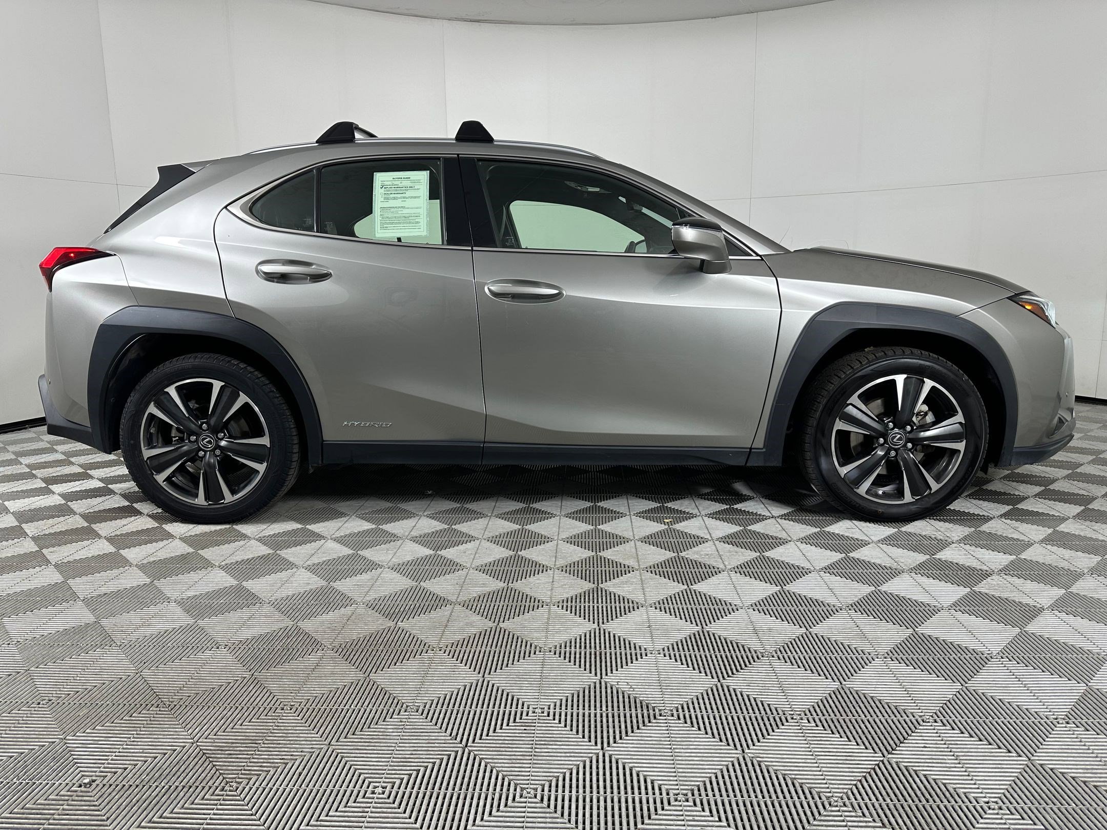 Used 2020 Lexus UX 250h w/ Premium Package image 8