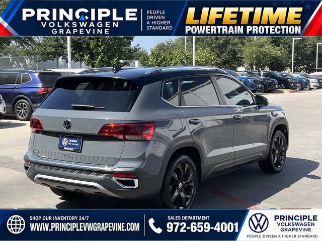 Used 2023 Volkswagen Taos SE w/ Panoramic Sunroof Package FWD image 9