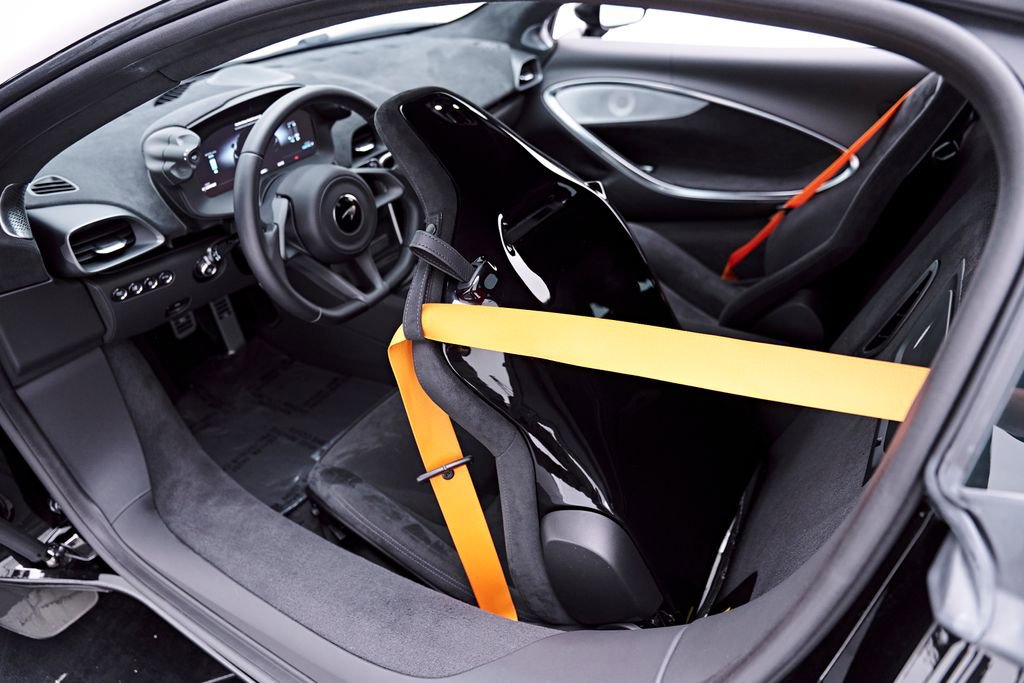 Used 2026 McLaren Artura RWD image 61