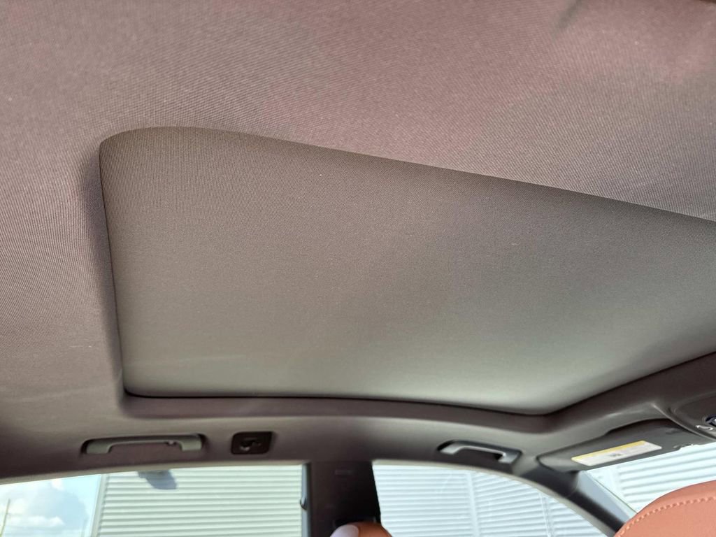 Used 2023 Audi Q8 Premium image 15