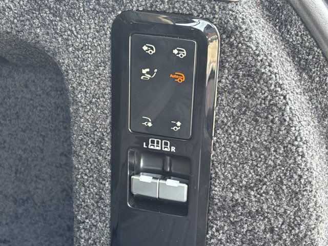 Used 2025 Land Rover Range Rover Long Wheelbase Autobiography AWD/4WD image 7