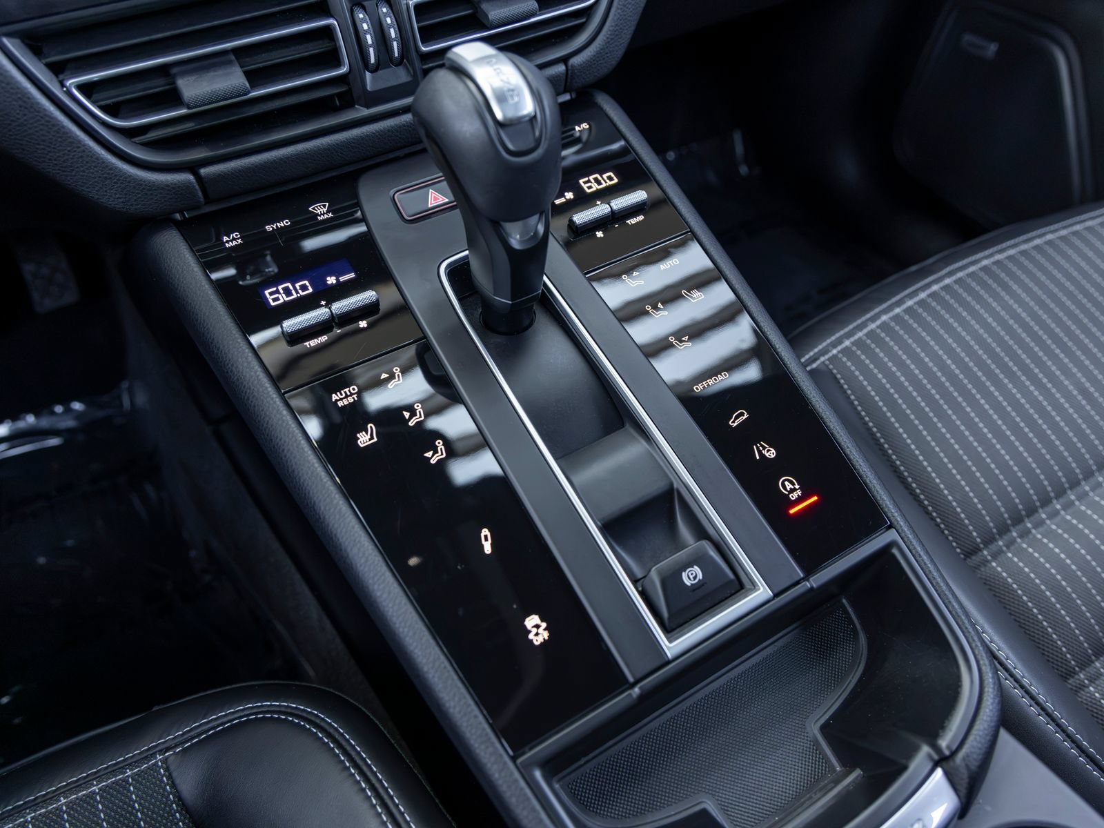Certified 2023 Porsche Macan Turbo AWD/4WD image 45