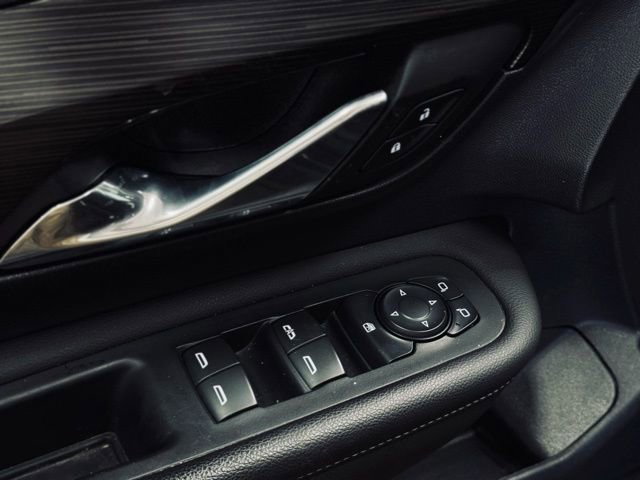 Used 2022 GMC Terrain SLE w/ Driver Convenience Package image 12